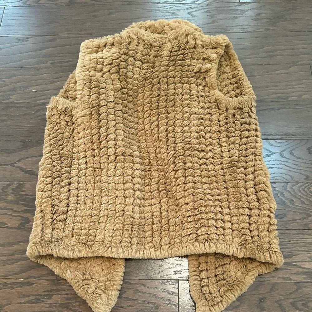 Dolce Cabo Camel Faux Fur Textured Open Front Vest Cardigan Cozy Size Medium - Picture 4 of 10